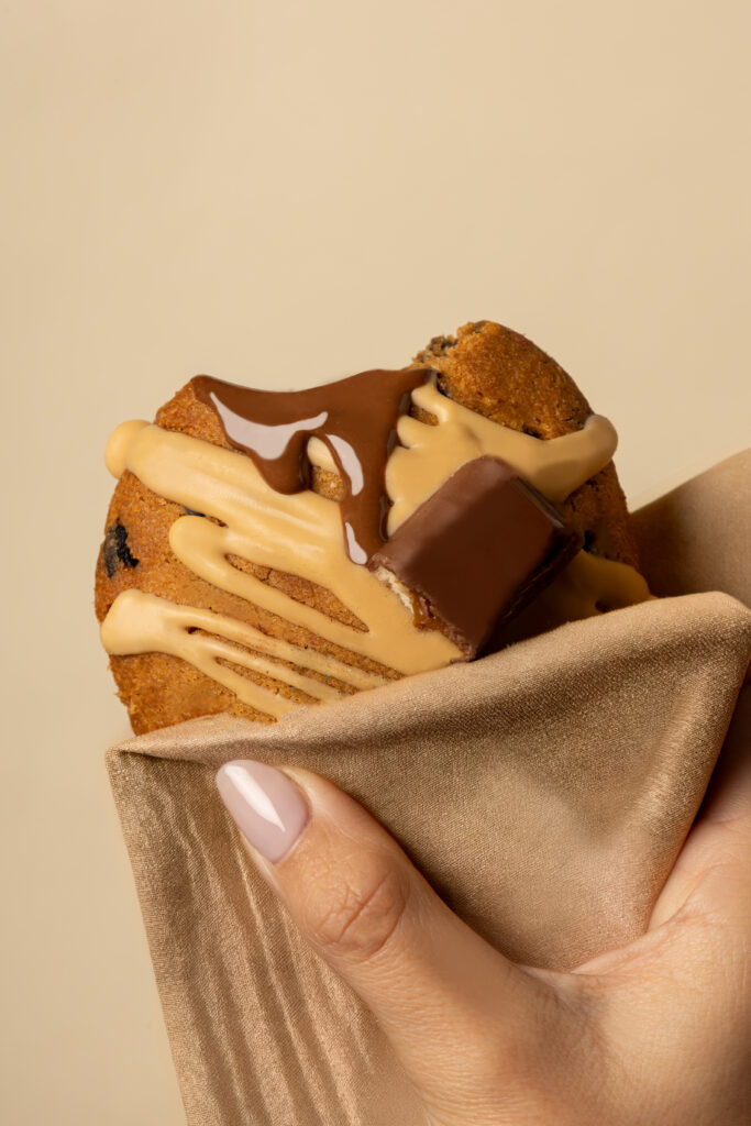 CALIFORNIA CRUMBLE COOKIES STILL LIFE EMOZIONALE 2026 — foto 7