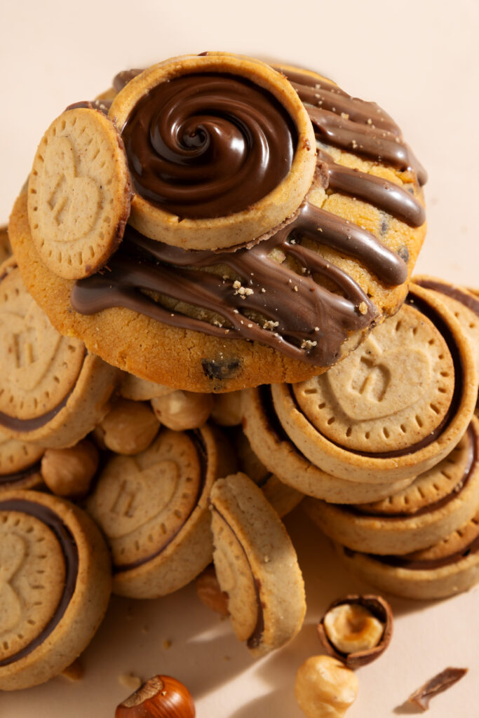 CALIFORNIA CRUMBLE COOKIES STILL LIFE EMOZIONALE 2026 — foto 9